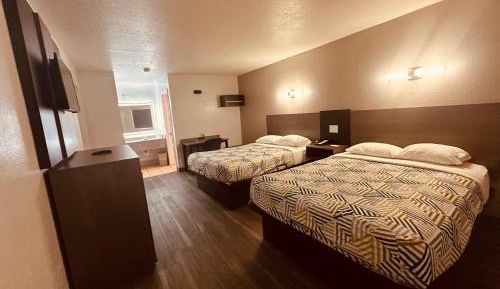 Deluxe Queen Room with Two Queen Beds - Non-Smoking