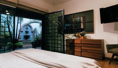 Deluxe Queen Room