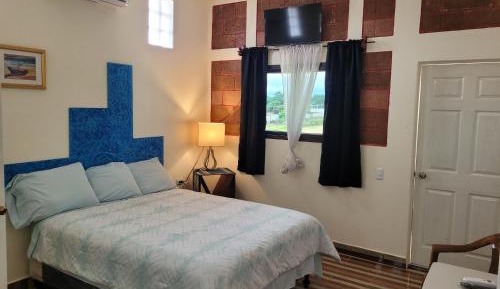 Deluxe Queen Suite