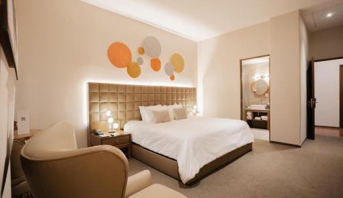 Deluxe King Suite