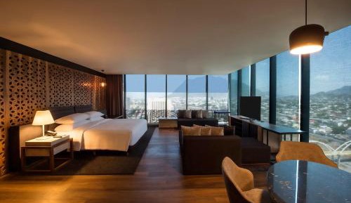 Master Suite, 1 King