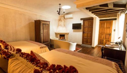 Junior Suite (2 Queen Beds)