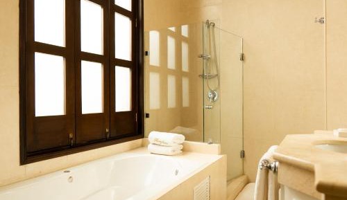 Deluxe King Suite