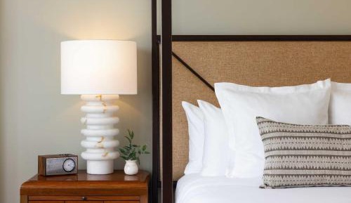 Premier Riverview Room – 1 King Bed