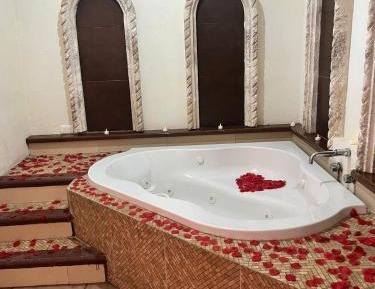 Deluxe King Suite