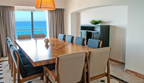 Deluxe Two-Bedroom Apartment