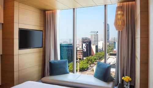 Superior King Room with View