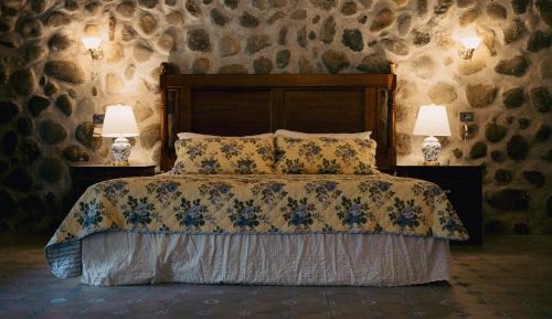 Deluxe Double Room (2 Adults + 1 Child)
