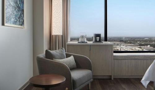 Sky King Room with Roll-In Shower - Top Floo/Mobility/Hearing Accessible