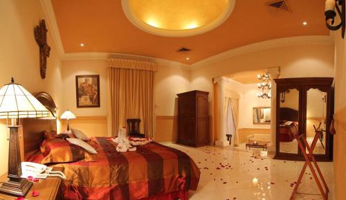 Master Suite with One King Bed & Spa Bath - Garden View