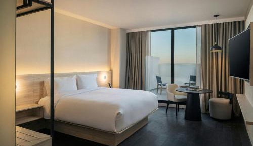 King Room with City View and Terrace