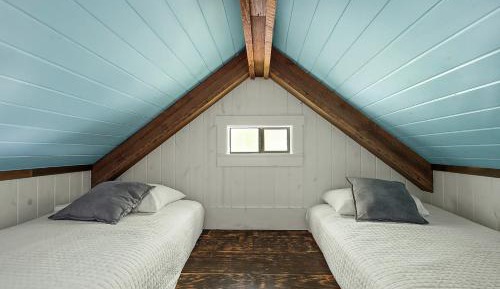 Cabin w/ King + 2 Twins