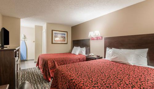 Queen Room with Two Queen Beds - Smoking