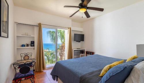 Standard Suite with Balcony and Sea View