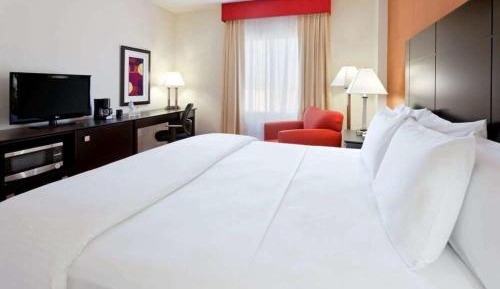 King Suite with City View - Non-Smoking