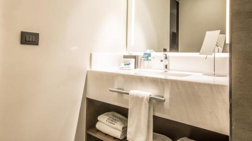 Traditional, Guest room, 1 King, City view