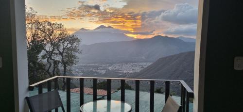 Standard Twin Room with Mountain View