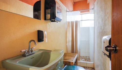  Small Room Shared Bathroom