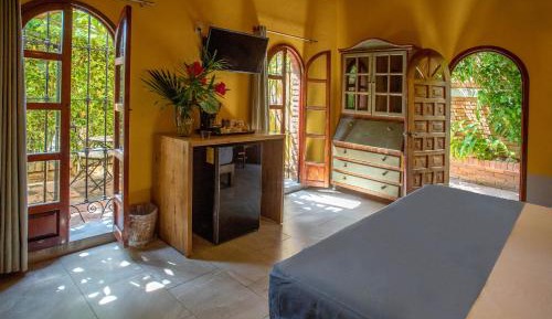 King Room with Air Conditioning