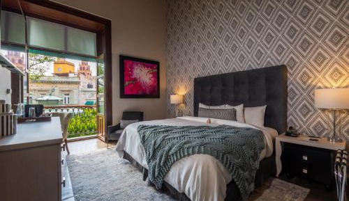 Deluxe Suite with Balcony - Isabel
