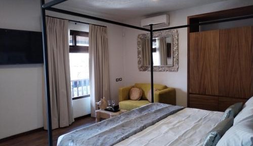 Deluxe Suite