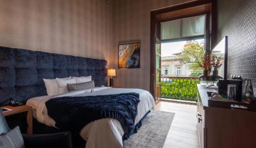 Deluxe Suite with Balcony - Pilar