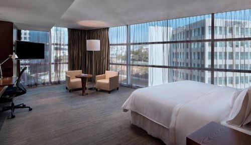 Club Corner, Club lounge access, Larger Guest room, 1 King