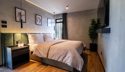 Standard Queen Room