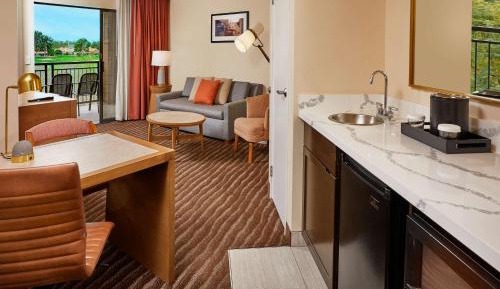 Two-Room Suite with Two Double Beds and Golf/Mountain View
