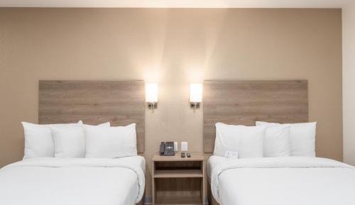 Deluxe Queen Suite