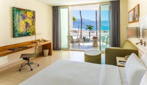 Junior Suite Balcony King