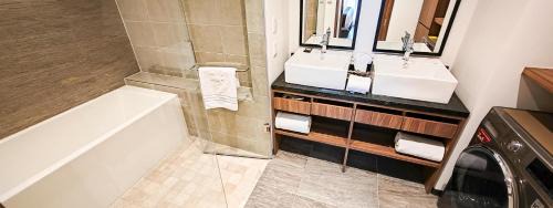 Superior King Suite