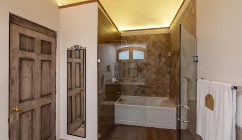 King Room with Spa Bath