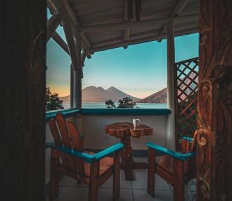 Deluxe King Suite with Lake and Volcano Views