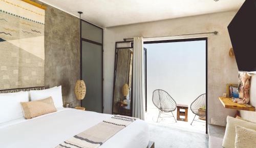 Baja Room with one Queen Bed