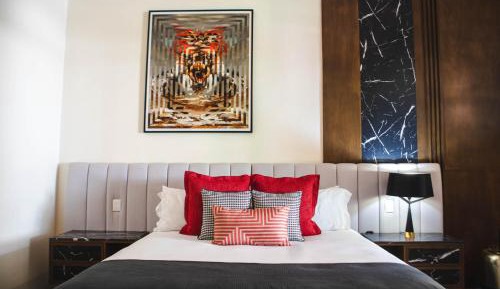 Deluxe King Suite