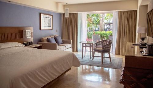 Guest room, 1 King, Deluxe view, Garden view, Ground floor