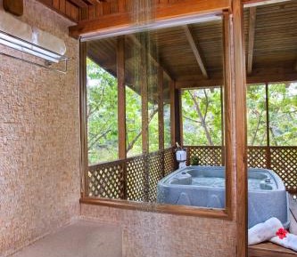 Queen Master Suite