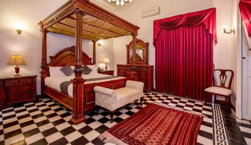 Deluxe King Suite