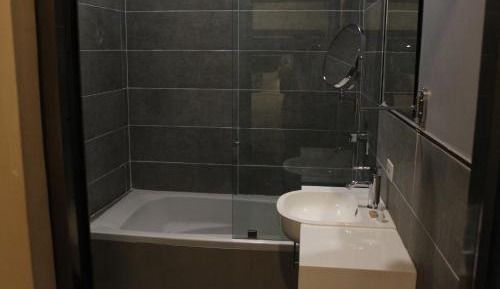 King Room with Spa Bath