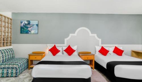 Deluxe Two Beds 