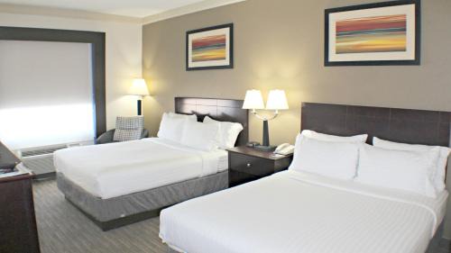 Standard Room with Two Queen Beds