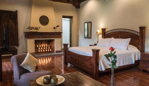 Deluxe King Suite