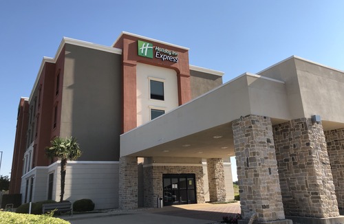 Hillsboro Hotel | Holiday Inn Express : Hillsboro I-35, an Ihg Hotel