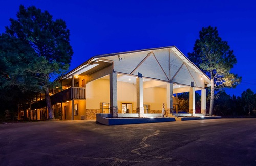 Ruidoso Downs Hotel | Best Western Pine Springs Inn