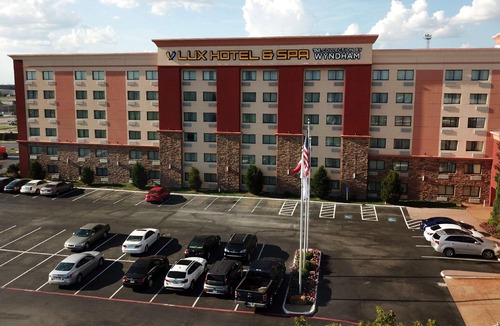 South Arlington Hotel | Lux Hotel & Spa, Trademark Collection by Wyndham