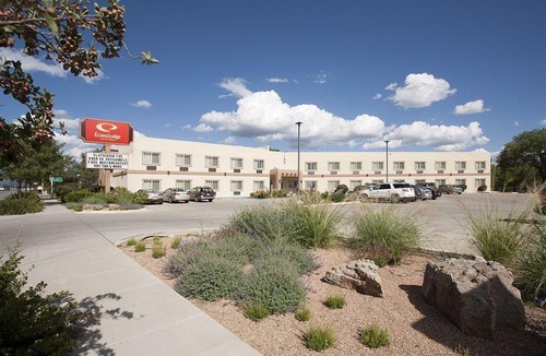 Southside Hotel | Econo Lodge Inn & Suites Santa Fe
