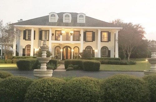 Pflugerville Hotel | The Plantation House Boutique Inn