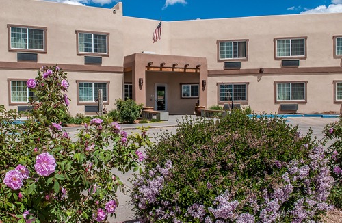 Southside Hotel | Econo Lodge Inn & Suites Santa Fe