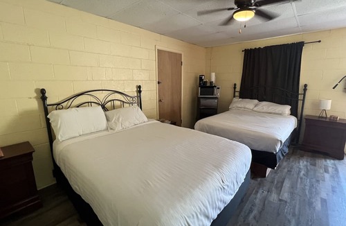 Mount Ida Hotel | Queen Guest Room located at the Joplin Inn at the entrance to Mountain Harbor, just 2 1/2 miles from Lake Ouachita. by RedAwning